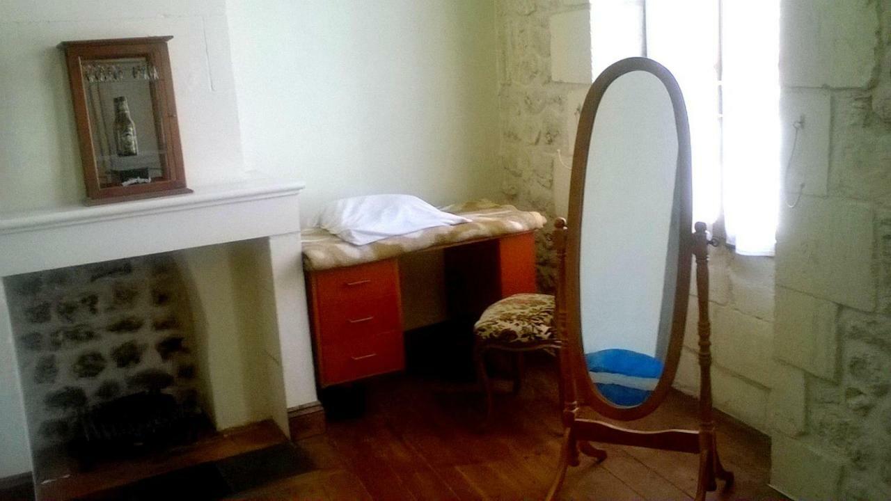 La Maison De L'Aubepin Saint-Savinien Екстер'єр фото